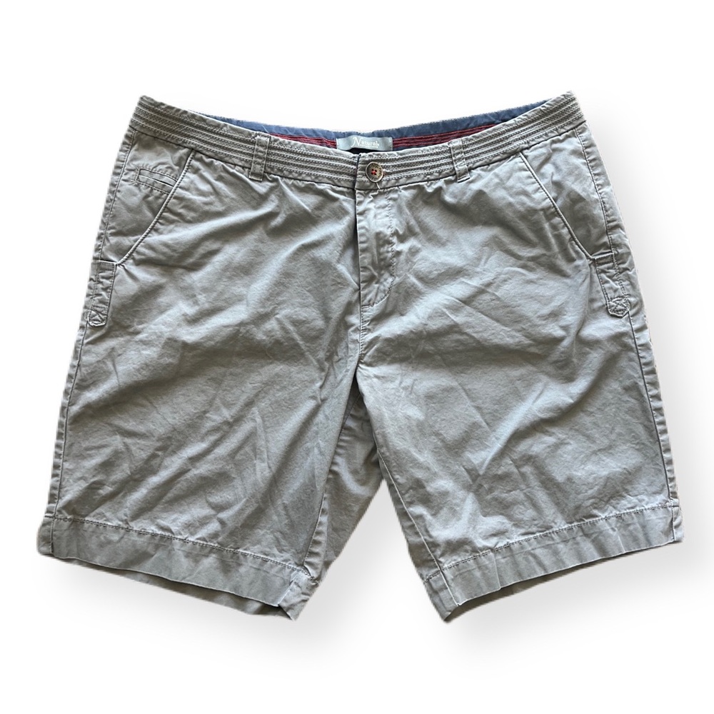 Natural Reflections Bass Pro bermuda light grey shorts. Size 14